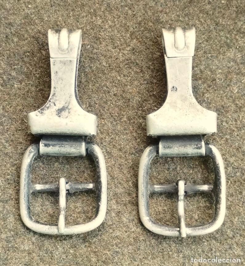 Militaria: ENGANCHES ALUMINIO DE TORNISTER, MOCHILA, EJERCITO ALEMAN, ALEMANIA, 2&ordf; GUERRA MUNDIAL 1939/1945.