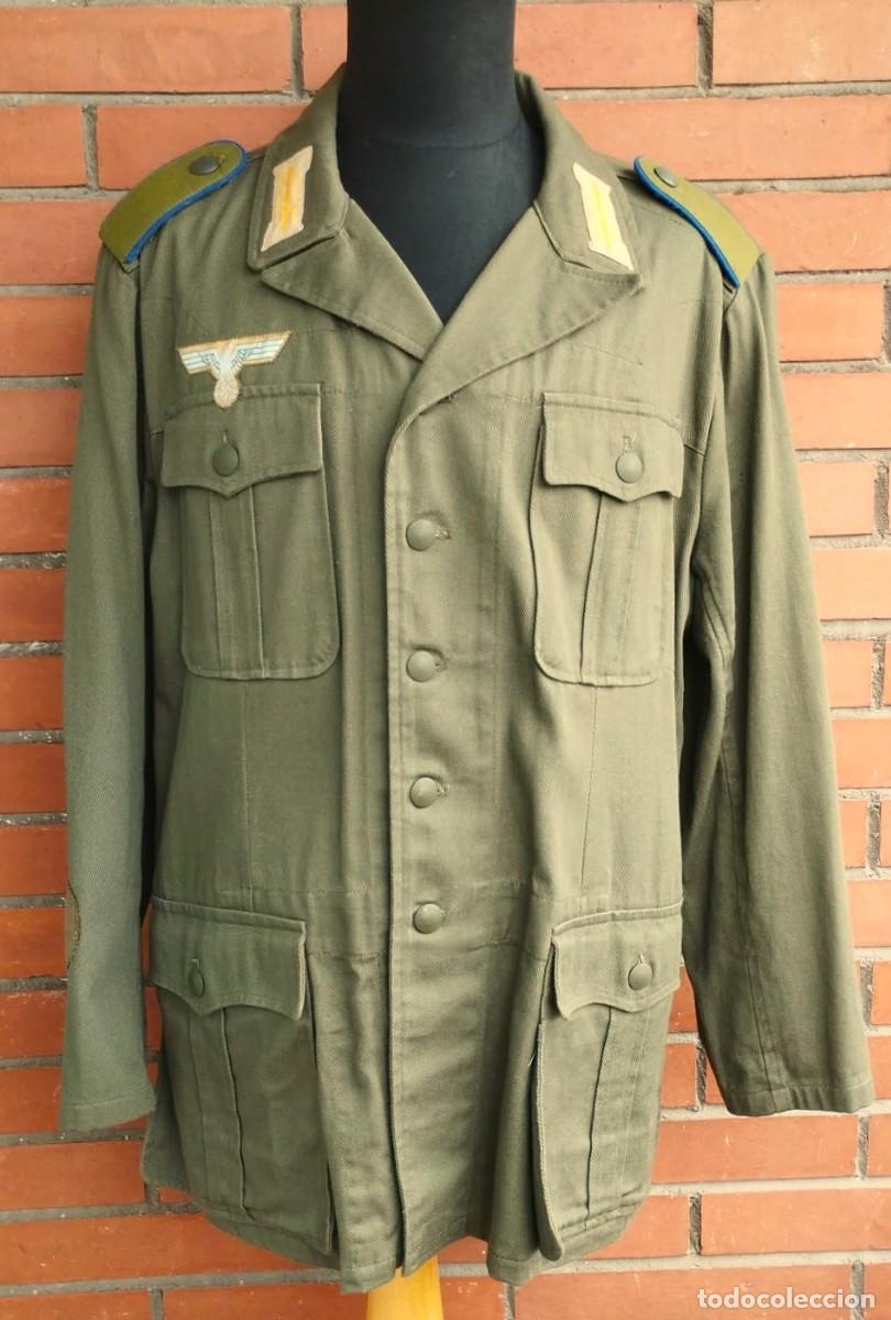 Militaria: FELDBLUSE, CHAQUETA, GUERRERA ALEMANA, AFRIKA KORPS, SANITARIO, WEHRMACHT, 1&ordm; MODELO, TALLA XL.