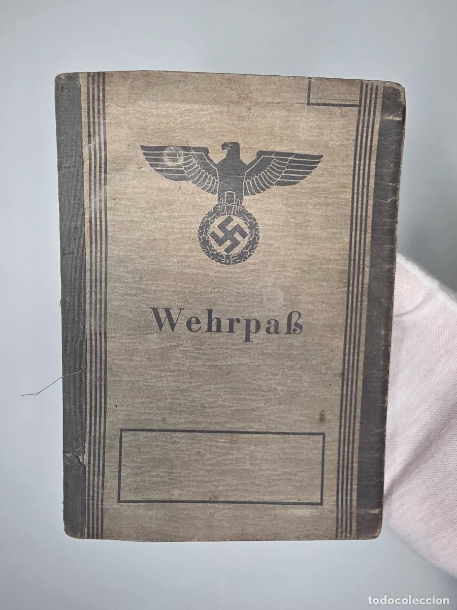 Militaria: Wehrpass alem&aacute;n WWII Rudolf Klinger &ndash; Zweitschrift 1943 con fotograf&iacute;a y documento Luftschutz