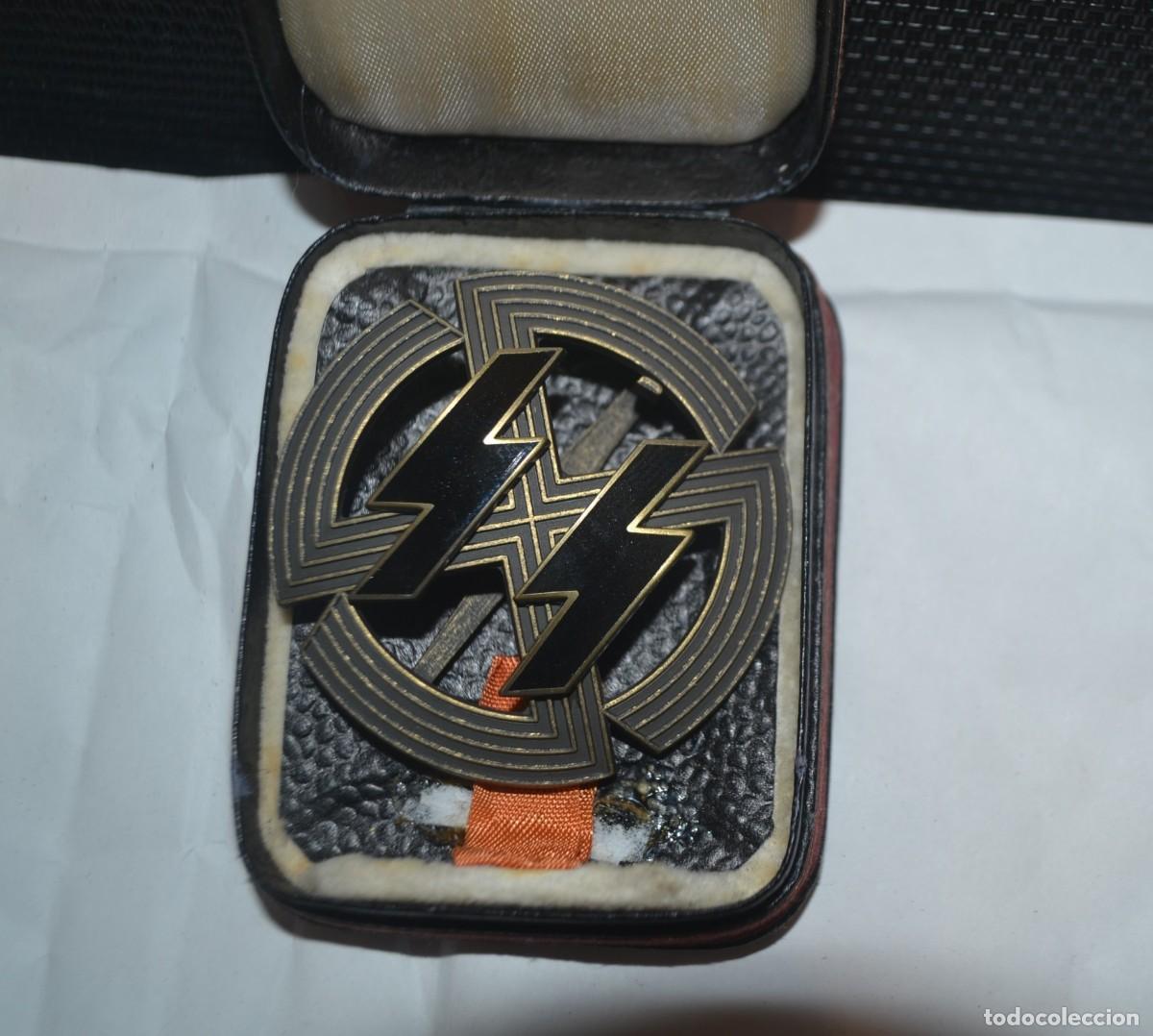 Militaria: WW11 GERMAN BADGE IN BOX WW2