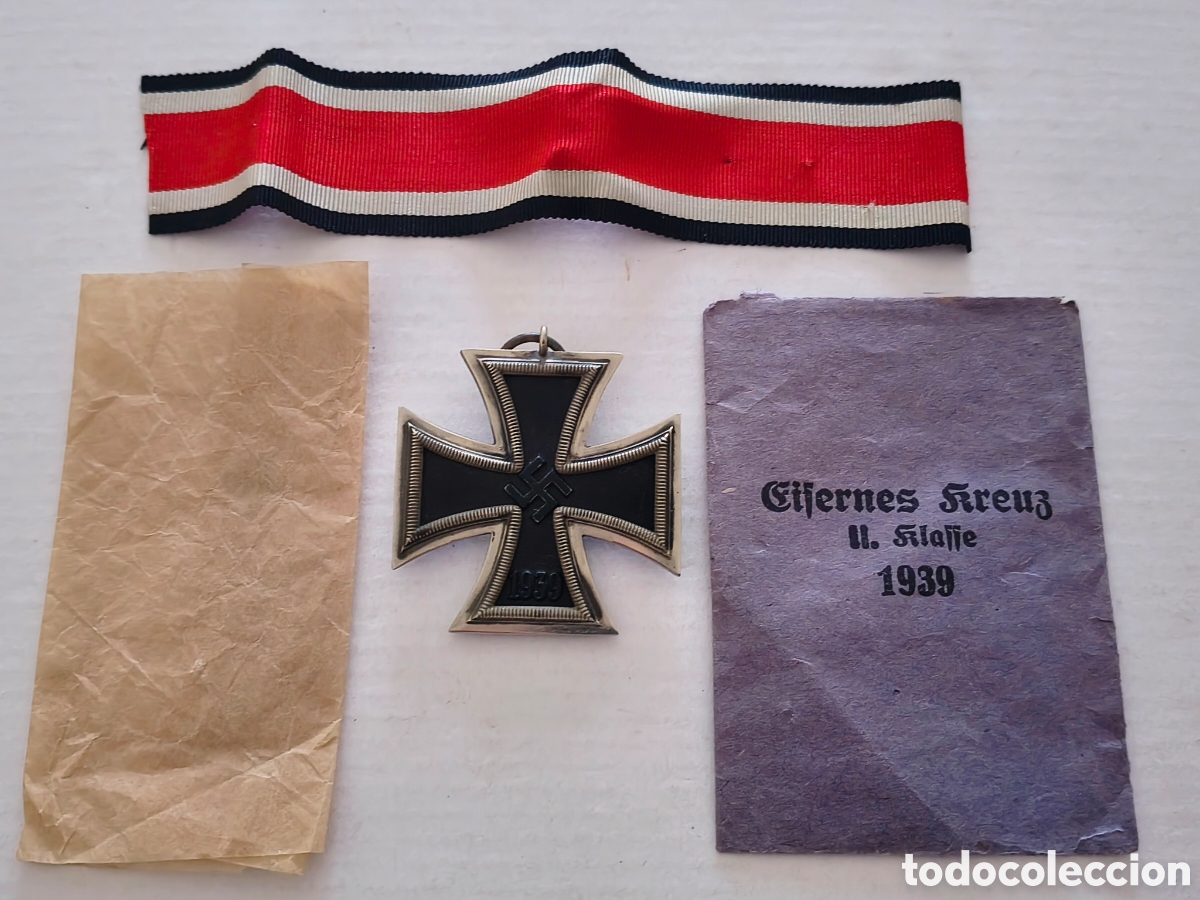 Militaria: Militaria: Cruz de Hierro de 2.&ordf; clase con sobre y papel de envoltorio
