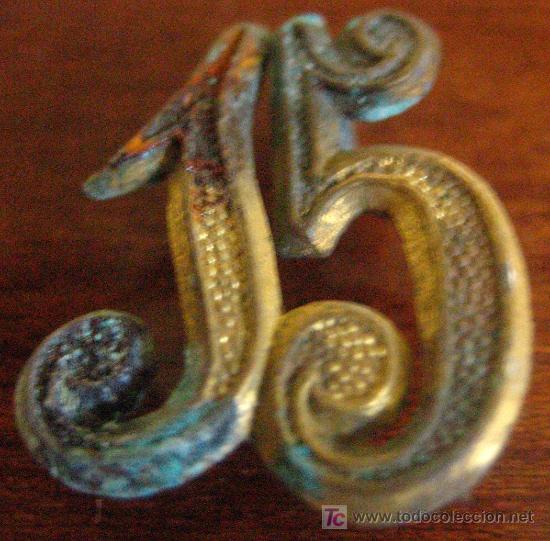 Militaria: N&uacute;mero 15 de cuello de 2 cms - Foto 1