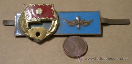 Militaria: Distintivo, pais del este, incompleto - Foto 1