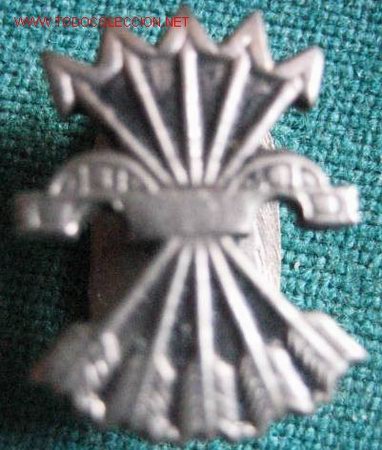 Militaria: Yugo y flechas de ojal, numerada. - Foto 1
