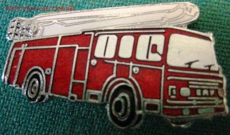 Militaria: Pin de cami&oacute;n de bomberos. - Foto 1