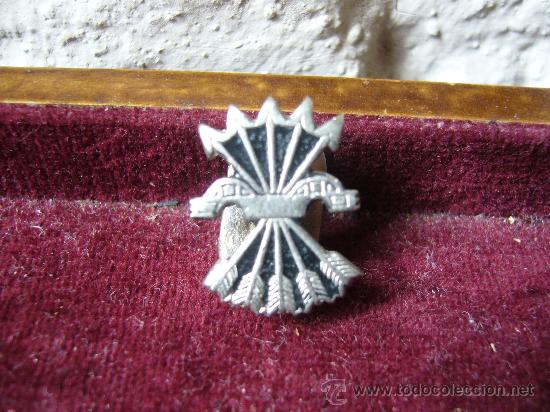 Militaria: Insignia numerada de la falange - Foto 1