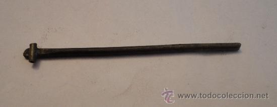 Militaria: Aguja trasera para placa, 65 cm - Foto 1