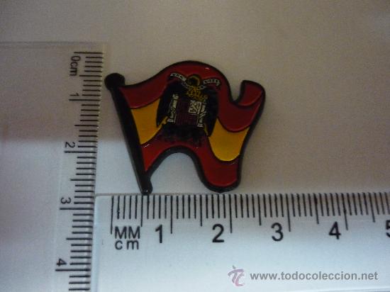Militaria: PINS DE METAL , BANDERA DE ESPA&Ntilde;A CON EL AGUILA , A&Ntilde;OS 70 - 80