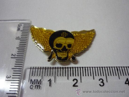 Military Antiques: PINS DE METAL , CALAVERA CON ALAS Y CRUZ DE HIERRO A&Ntilde;OS 70 - 80