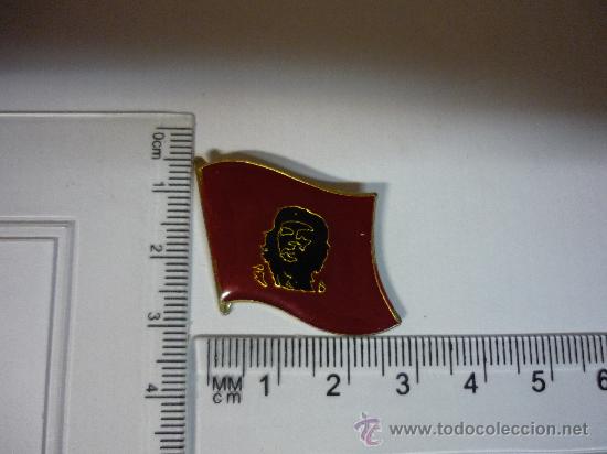 Militaria: PINS DE METAL , BANDERA CON ROSTRO DE che guevara , A&Ntilde;OS 70 - 80