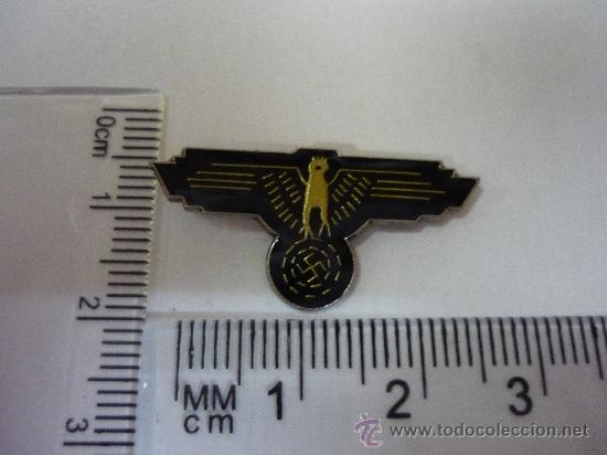 Military Antiques: PINS DE METAL , ALAS CON SVASTICA , A&Ntilde;OS 70 - 80