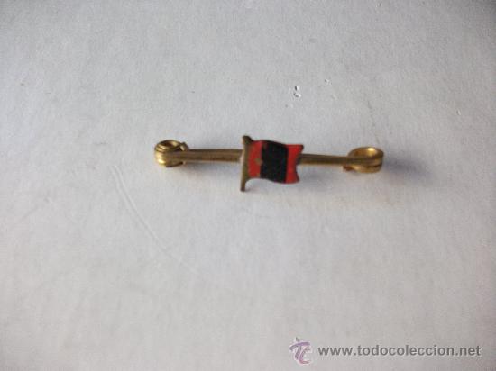 Militaria: GUERRA CIVIL - FALANGE : BROCHE CON BANDERA FALANGISTA