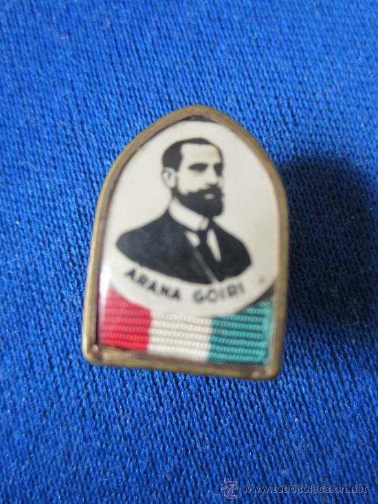 Military Antiques: insignia -arana goiri--SABINO ARANA  nacionalista vasco -- EUSKADI - PAIS VASCO i , ikurrina de tela