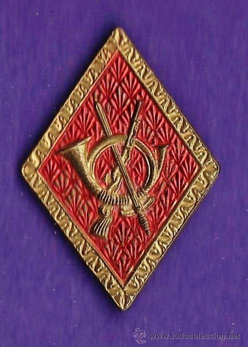 Militaria: insignia de epoca - infanteria - rombo metal en relieve y recuadro - ejercito espa&ntilde;ol - a&ntilde;os 50 / 60