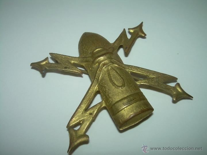 Militaria: ANTIGUA INSIGNIA DE LATON. - Foto 2