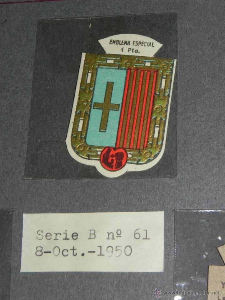 Militaria: EMBLEMA DE AUXILIO SOCIAL, PRECIO 1 PESETA, TAMA&Ntilde;O 3 X 5 CMS, SERIE B, NUMERO 61, 8 OCTUBRE DE 1950,