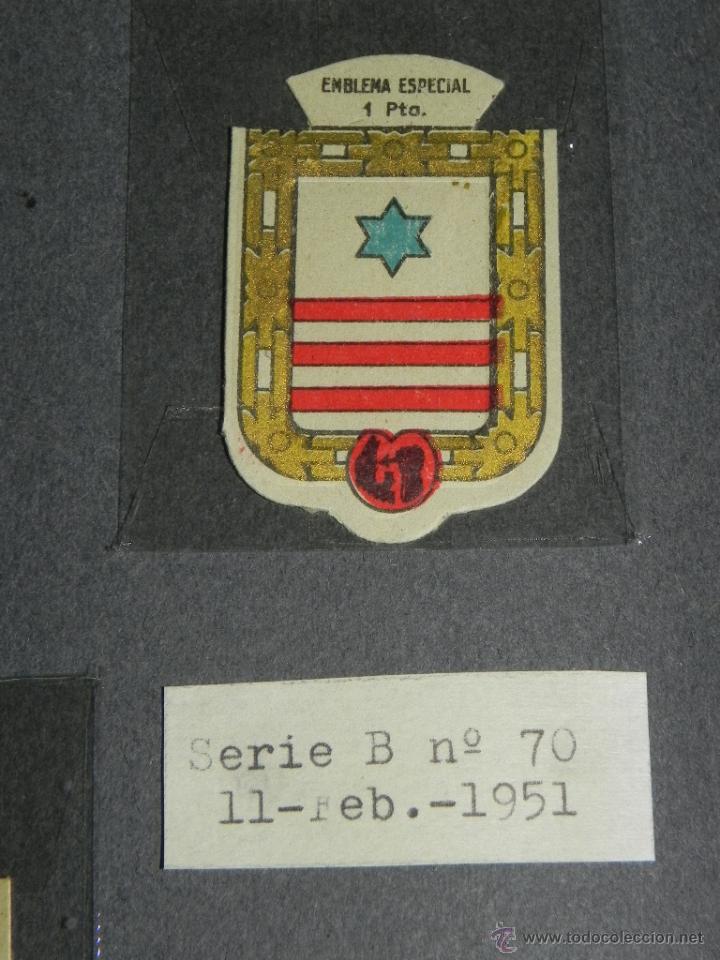 Militaria: EMBLEMA DE AUXILIO SOCIAL, PRECIO 1 PESETA, TAMA&Ntilde;O 3 X 5 CMS, SERIE B, NUMERO 70, 11 FEBRERO DE 1951