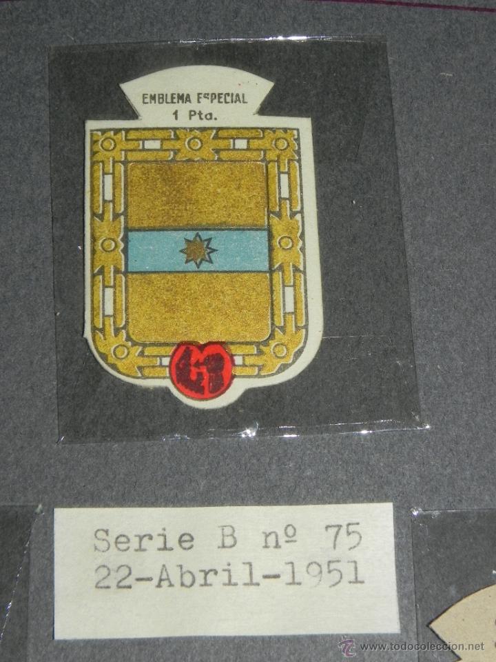 Militaria: EMBLEMA DE AUXILIO SOCIAL, PRECIO 1 PESETA, TAMA&Ntilde;O 3 X 5 CMS, SERIE B, NUMERO 75, 22 ABRIL DE 1951,