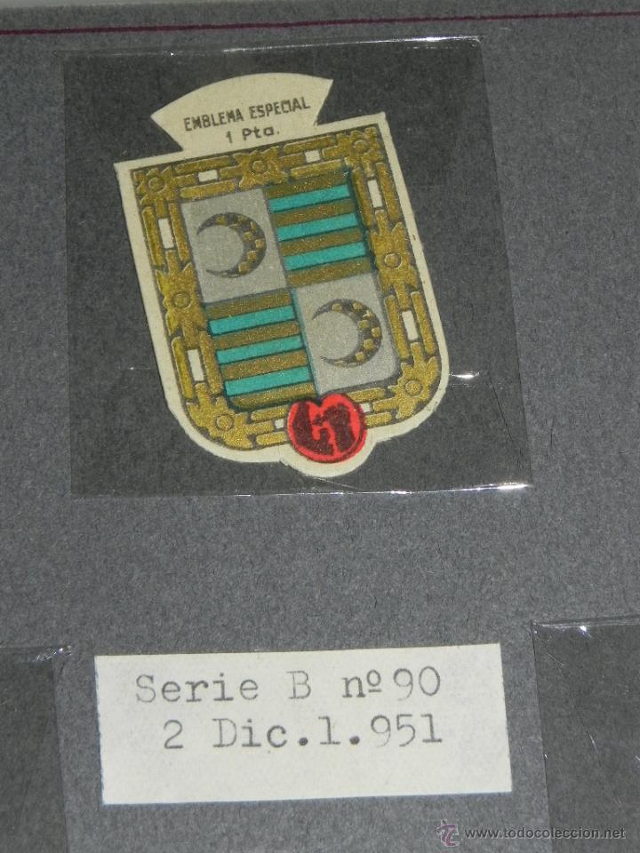 Militaria: EMBLEMA DE AUXILIO SOCIAL, PRECIO 1 PESETA, TAMA&Ntilde;O 3 X 5 CMS, SERIE B, NUMERO 90, 2 DICIEMBRE DE 195