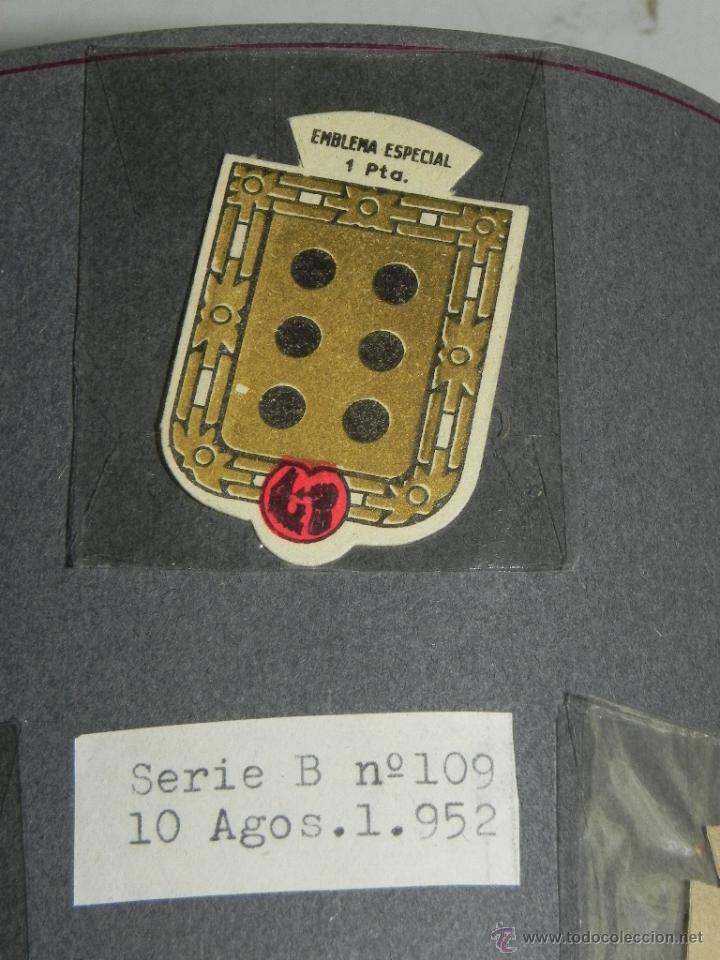 Militaria: EMBLEMA DE AUXILIO SOCIAL, PRECIO 1 PESETA, TAMA&Ntilde;O 3 X 5 CMS, SERIE B, NUMERO 109, 10 AGOSTO DE 1952