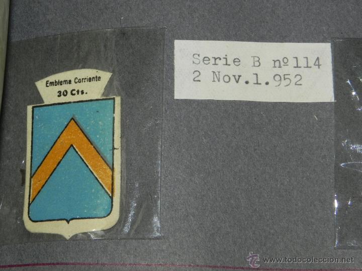 Militaria: EMBLEMA DE AUXILIO SOCIAL, PRECIO 30 CTS, TAMA&Ntilde;O 2,5 X 4 CMS, SERIE B, NUMERO 114, 2 NOVIEMBRE DE 19