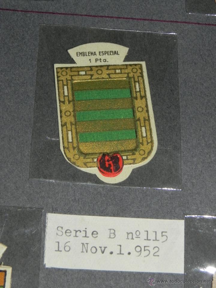 Militaria: EMBLEMA DE AUXILIO SOCIAL, PRECIO 1 PESETA, TAMA&Ntilde;O 3 X 5 CMS, SERIE B, NUMERO 115, 16 NOVIEMBRE DE 1