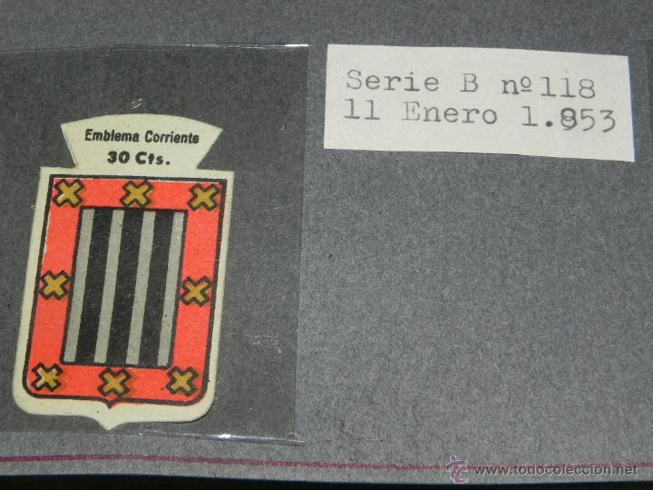 Militaria: EMBLEMA DE AUXILIO SOCIAL, PRECIO 30 CTS, TAMA&Ntilde;O 2,5 X 4 CMS, SERIE B, NUMERO 118, 22 ENERO DE 1953