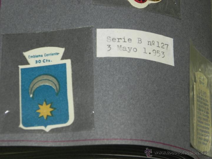 Militaria: EMBLEMA DE AUXILIO SOCIAL, PRECIO 30 CTS, TAMA&Ntilde;O 2,5 X 4 CMS, SERIE B, NUMERO 127, 3 MAYO DE 1953