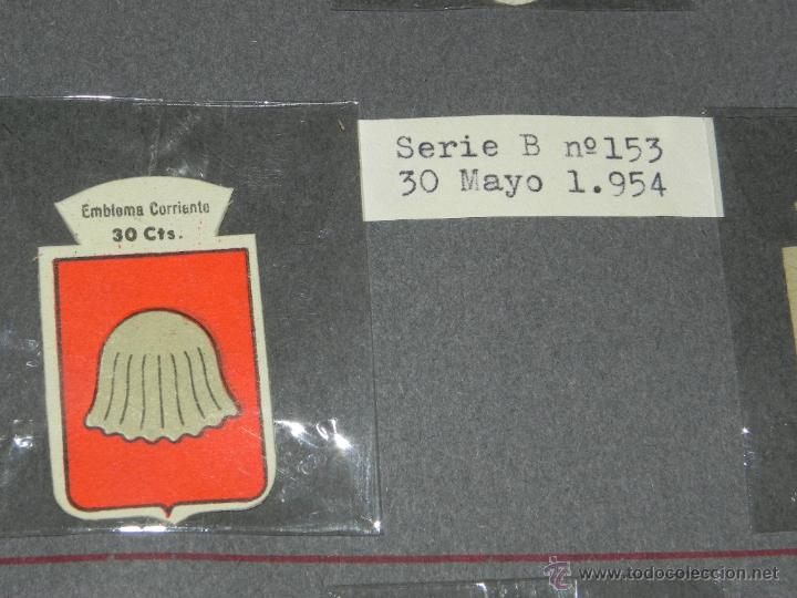 Militaria: EMBLEMA DE AUXILIO SOCIAL, PRECIO 30 CTS, TAMA&Ntilde;O 2,5 X 4 CMS, SERIE B, NUMERO 153, 30 MAYO DE 1954