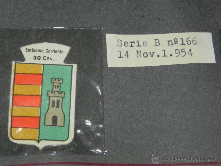 Militaria: EMBLEMA DE AUXILIO SOCIAL, PRECIO 30 CTS, TAMA&Ntilde;O 2,5 X 4 CMS, SERIE B, NUMERO 166, 14 NOVIEMBRE DE 1