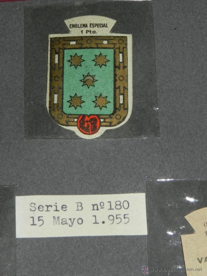 Militaria: EMBLEMA DE AUXILIO SOCIAL, PRECIO 1 PESETA, TAMA&Ntilde;O 3 X 5 CMS, SERIE B, NUMERO 180, 15 MAYO DE 1955,