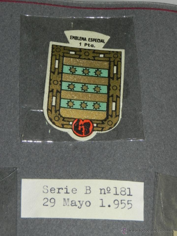 Militaria: EMBLEMA DE AUXILIO SOCIAL, PRECIO 1 PESETA, TAMA&Ntilde;O 3 X 5 CMS, SERIE B, NUMERO 181, 29 MAYO DE 1955,