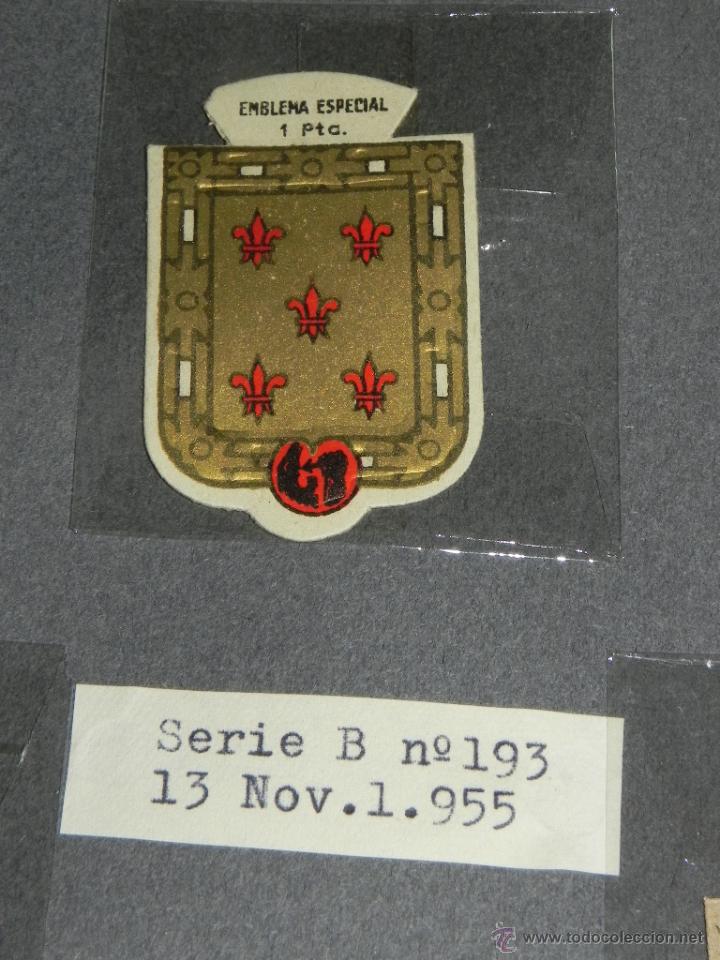 Militaria: EMBLEMA DE AUXILIO SOCIAL, PRECIO 1 PESETA, TAMA&Ntilde;O 3 X 5 CMS, SERIE B, NUMERO 193, 13 NOVIEMBRE DE 1