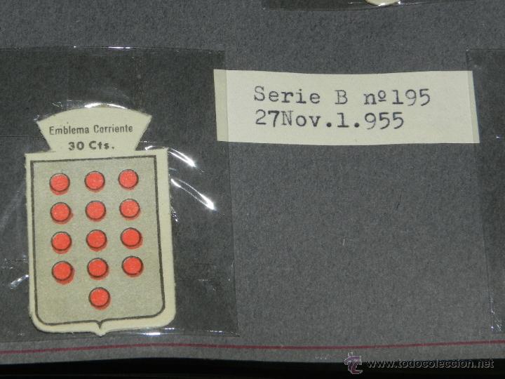 Militaria: EMBLEMA DE AUXILIO SOCIAL, PRECIO 30 CTS, TAMA&Ntilde;O 2,5 X 4 CMS, SERIE B, NUMERO 195, 27 NOVIEMBRE DE 1