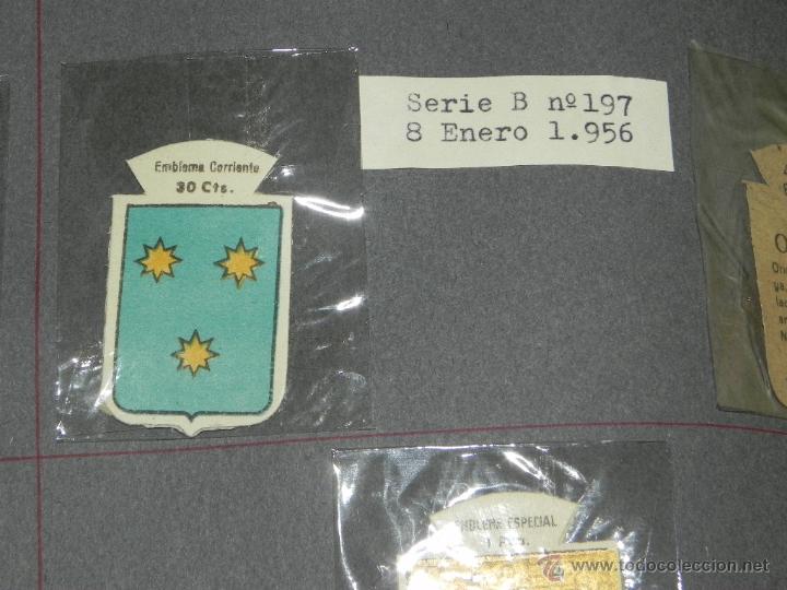 Militaria: EMBLEMA DE AUXILIO SOCIAL, PRECIO 30 CTS, TAMA&Ntilde;O 2,5 X 4 CMS, SERIE B, NUMERO 197, 8 ENERO DE 1956