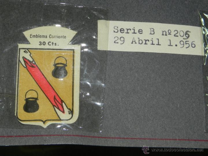 Militaria: EMBLEMA DE AUXILIO SOCIAL, PRECIO 30 CTS, TAMA&Ntilde;O 2,5 X 4 CMS, SERIE B, NUMERO 205, 29 ABRIL DE 1956