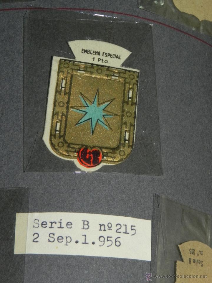 Militaria: EMBLEMA DE AUXILIO SOCIAL, PRECIO 1 PESETA, TAMA&Ntilde;O 3 X 5 CMS, SERIE B, NUMERO 215, 2 SEPTIEMBRE DE 1