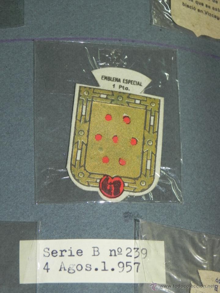 Militaria: EMBLEMA DE AUXILIO SOCIAL, PRECIO 1 PESETA, TAMA&Ntilde;O 3 X 5 CMS, SERIE B, NUMERO 239, 4 AGOSTO DE 1957,