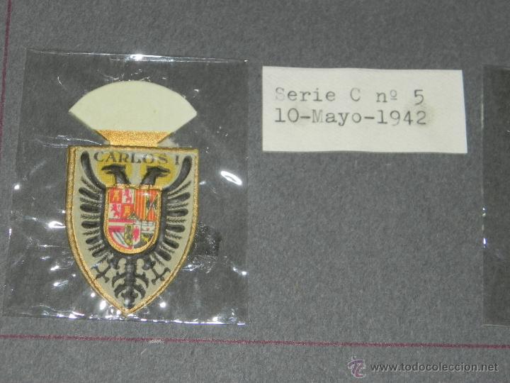 Militaria: EMBLEMA DE AUXILIO SOCIAL, SIN PRECIO, TAMA&Ntilde;O 2,5 X 4 CMS, SERIE C, NUMERO 5, 10 MAYO DE 1942