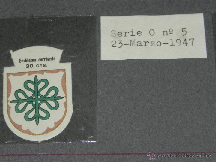 Militaria: EMBLEMA DE AUXILIO SOCIAL, PRECIO 30 CTS, TAMA&Ntilde;O 2,5 X 4,5 CMS, SERIE O, NUMERO 5, 23 MARZO DE 1947