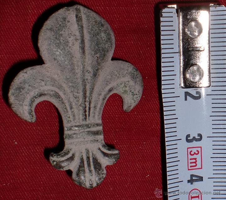 Militaria: Flor de lys guerra carlista - Foto 1