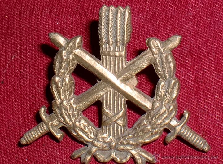 Militaria: Antigua insignia espadas y flechas - Foto 1