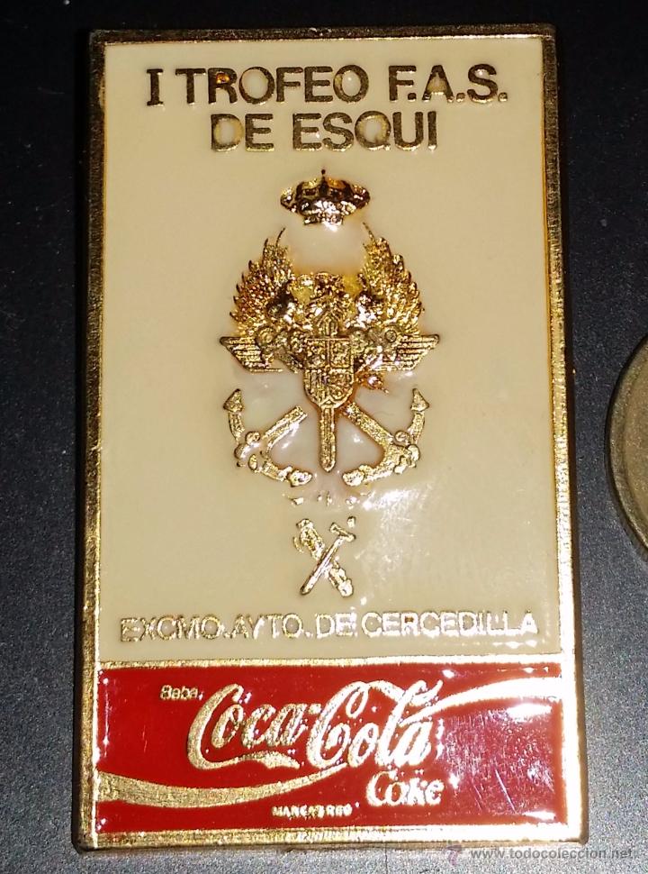 Militaria: INSIGNIA DEL I TROFEO DE LAS F,A,S, DE ESQUI DEL AYUNTAMIENTO DE CERCEDILLA