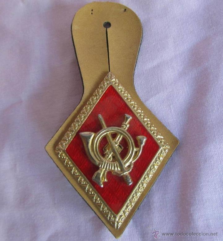 Militaria: Insignia solapa rombo infanter&iacute;a lacado y relieve metal