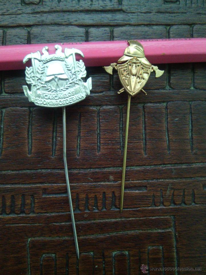 Militaria: Bomberos. 2 alfileres. - Foto 2