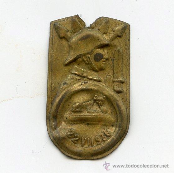 Militaria: Chapa insignia lat&oacute;n 22 de junio de 1936