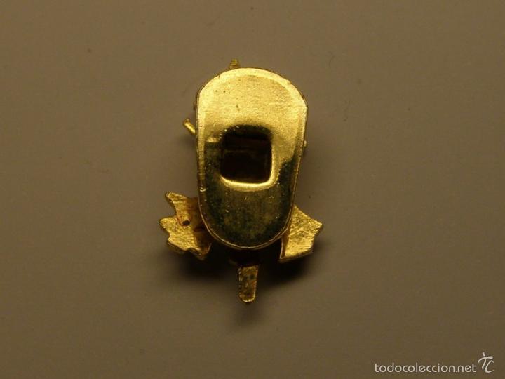 Militaria: Insignia de la Legi&oacute;n, con esmaltes.. - Foto 2