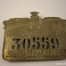 Militaria: ANTIGUO EMBLEMA DE CONDUCTOR DE AUTOTAXIS DE BARCELONA.. Lote 64811195