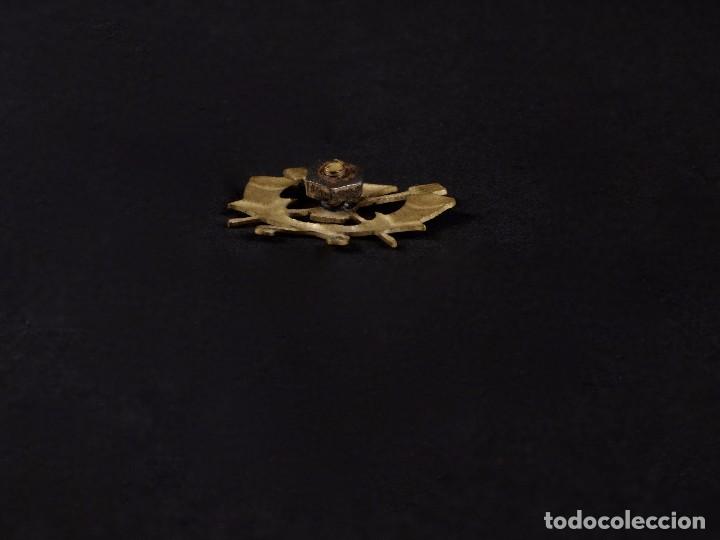 Militaria: INSIGNIA CON PALA Y HORCA - Foto 2