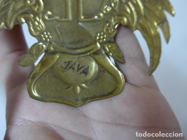 Militaria: Antigua chapa de casco adrian de indonesia o java, original. - Foto 4